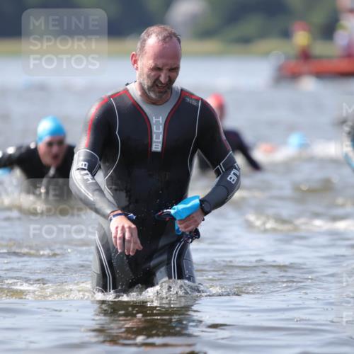 22.06.2025 - Viking Triathlon H.Heesch http://msf.ph/oto/8061261 22.06.2025 10:40:12 Schwimmen 248, 375, 379, 385, 394, 487, 517, 538, 553 meine-sportfotos.de