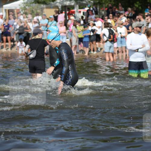 22.06.2025 - Viking Triathlon H.Heesch http://msf.ph/oto/8061262 22.06.2025 10:03:49 Schwimmen 26, 77, 108, 157, 296, 383, 396, 451, 456, 495, 648 meine-sportfotos.de