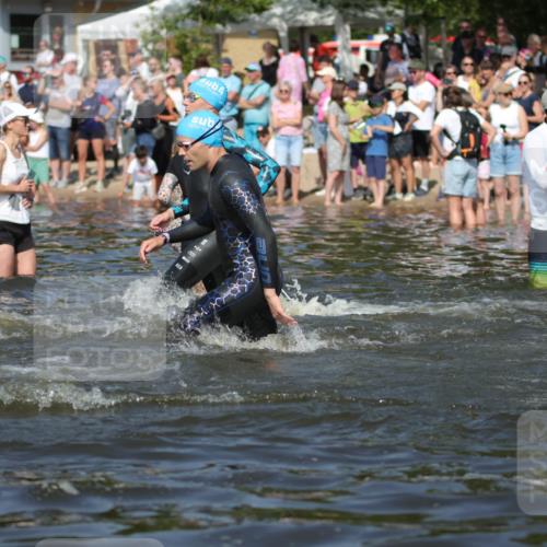 22.06.2025 - Viking Triathlon H.Heesch http://msf.ph/oto/8061266 22.06.2025 10:03:49 Schwimmen 26, 77, 108, 157, 296, 383, 396, 451, 456, 495, 648 meine-sportfotos.de