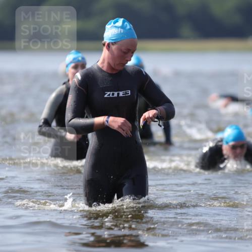 22.06.2025 - Viking Triathlon H.Heesch http://msf.ph/oto/8061275 22.06.2025 10:40:14 Schwimmen 248, 254, 375, 379, 385, 394, 487, 511, 517, 538, 553 meine-sportfotos.de