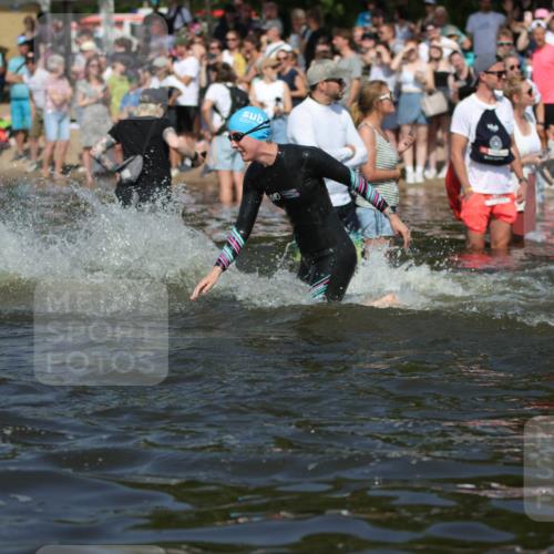 22.06.2025 - Viking Triathlon H.Heesch http://msf.ph/oto/8061286 22.06.2025 10:03:52 Schwimmen 26, 54, 77, 108, 157, 215, 242, 296, 336, 383, 396, 451, 456, 495, 648 meine-sportfotos.de