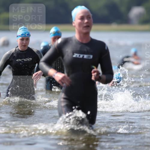 22.06.2025 - Viking Triathlon H.Heesch http://msf.ph/oto/8061291 22.06.2025 10:40:15 Schwimmen 248, 254, 375, 379, 385, 394, 487, 511, 517, 538, 553 meine-sportfotos.de