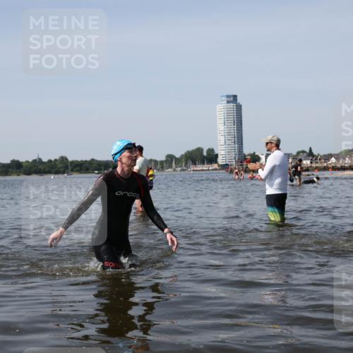 22.06.2025 - Viking Triathlon Michael Strokosch http://msf.ph/oto/8061295 22.06.2025 10:45:47 Schwimmen 95, 197, 360, 372, 425, 519, 633 meine-sportfotos.de