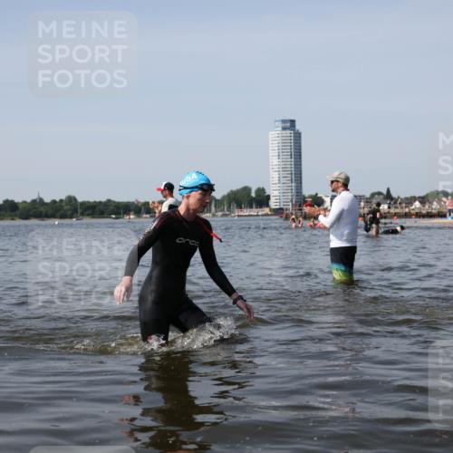 22.06.2025 - Viking Triathlon Michael Strokosch http://msf.ph/oto/8061299 22.06.2025 10:45:47 Schwimmen 95, 197, 360, 372, 425, 519, 633 meine-sportfotos.de