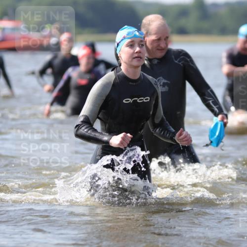 22.06.2025 - Viking Triathlon H.Heesch http://msf.ph/oto/8061326 22.06.2025 10:40:22 Schwimmen 44, 228, 254, 275, 291, 325, 375, 379, 385, 394, 487, 511, 514, 517, 553, 556, 644, 657 meine-sportfotos.de