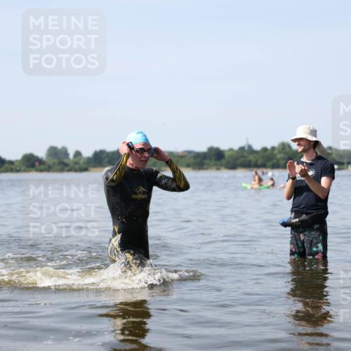 22.06.2025 - Viking Triathlon Michael Strokosch http://msf.ph/oto/8061327 22.06.2025 10:25:35 Schwimmen 2, 420, 485, 544, 641 meine-sportfotos.de