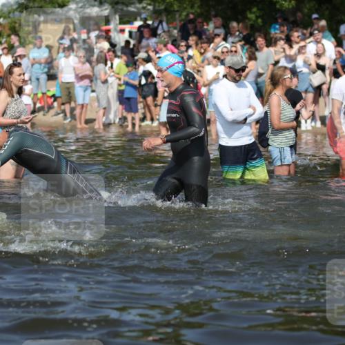 22.06.2025 - Viking Triathlon H.Heesch http://msf.ph/oto/8061338 22.06.2025 10:03:55 Schwimmen 26, 54, 77, 215, 220, 242, 315, 336, 383, 396, 433, 451, 495, 639, 657 meine-sportfotos.de