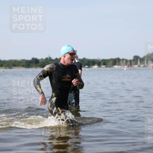 22.06.2025 - Viking Triathlon Michael Strokosch http://msf.ph/oto/8061348 22.06.2025 10:25:36 Schwimmen 2, 10, 420, 455, 485, 544, 557 meine-sportfotos.de