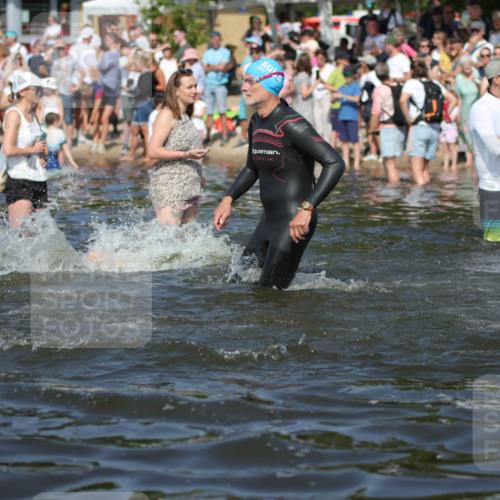 22.06.2025 - Viking Triathlon H.Heesch http://msf.ph/oto/8061358 22.06.2025 10:03:56 Schwimmen 26, 54, 77, 215, 220, 242, 315, 336, 383, 396, 433, 451, 495, 639, 657 meine-sportfotos.de