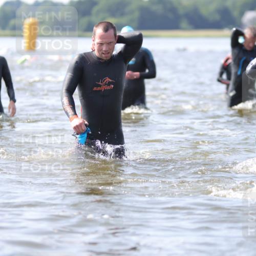 22.06.2025 - Viking Triathlon H.Heesch http://msf.ph/oto/8061359 22.06.2025 10:40:30 Schwimmen 44, 228, 235, 239, 254, 266, 275, 291, 325, 361, 375, 385, 462, 511, 514, 517, 556, 644, 655, 657 meine-sportfotos.de