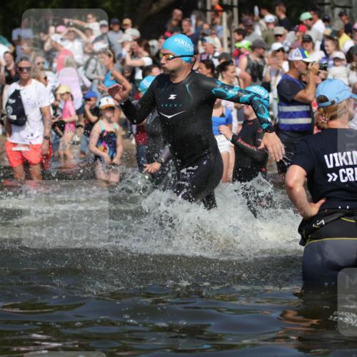 22.06.2025 - Viking Triathlon H.Heesch http://msf.ph/oto/8061363 22.06.2025 10:03:57 Schwimmen 26, 54, 77, 215, 220, 242, 315, 336, 383, 396, 433, 451, 495, 639, 657 meine-sportfotos.de