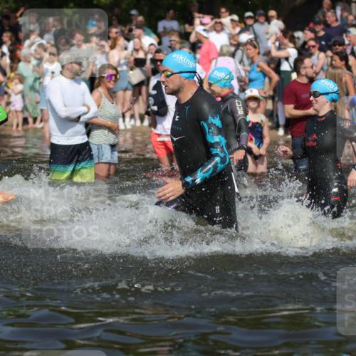 22.06.2025 - Viking Triathlon H.Heesch http://msf.ph/oto/8061379 22.06.2025 10:03:58 Schwimmen 26, 54, 77, 215, 220, 242, 315, 336, 383, 396, 433, 451, 495, 639, 657 meine-sportfotos.de