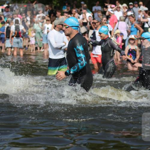 22.06.2025 - Viking Triathlon H.Heesch http://msf.ph/oto/8061386 22.06.2025 10:03:58 Schwimmen 26, 54, 77, 215, 220, 242, 315, 336, 383, 396, 433, 451, 495, 639, 657 meine-sportfotos.de