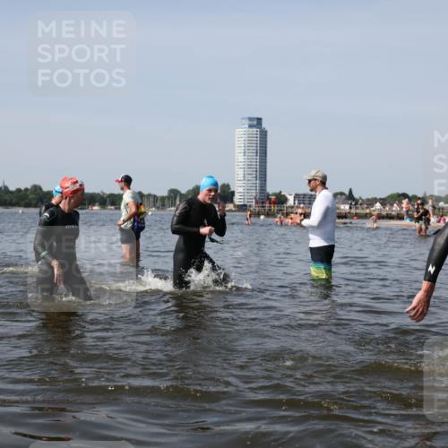22.06.2025 - Viking Triathlon Michael Strokosch http://msf.ph/oto/8061388 22.06.2025 10:46:02 Schwimmen 217, 342, 360, 372, 468, 525, 615, 621, 633, 647 meine-sportfotos.de