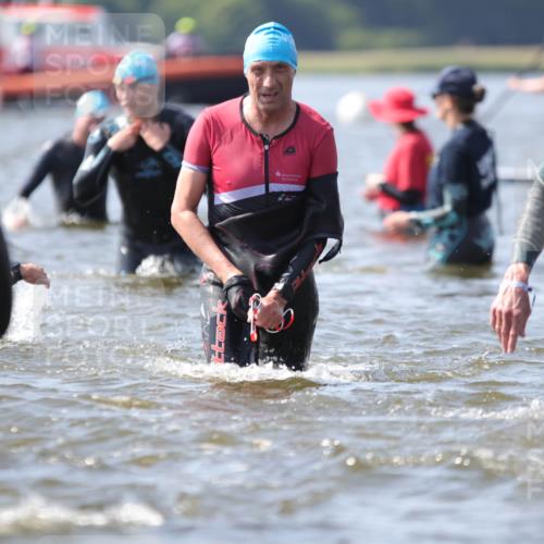 22.06.2025 - Viking Triathlon H.Heesch http://msf.ph/oto/8061390 22.06.2025 10:40:39 Schwimmen 44, 59, 228, 235, 239, 254, 266, 275, 291, 325, 361, 397, 462, 514, 530, 556, 644, 655, 657 meine-sportfotos.de