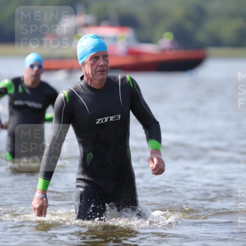 22.06.2025 - Viking Triathlon H.Heesch http://msf.ph/oto/8061405 22.06.2025 10:40:49 Schwimmen 59, 235, 239, 266, 361, 389, 397, 462, 530, 655 meine-sportfotos.de