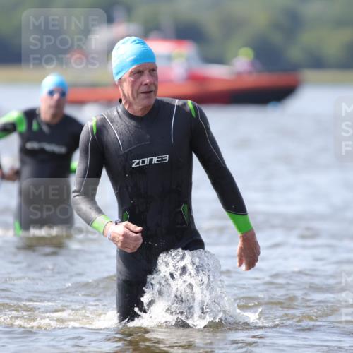 22.06.2025 - Viking Triathlon H.Heesch http://msf.ph/oto/8061412 22.06.2025 10:40:49 Schwimmen 59, 235, 239, 266, 361, 389, 397, 462, 530, 655 meine-sportfotos.de