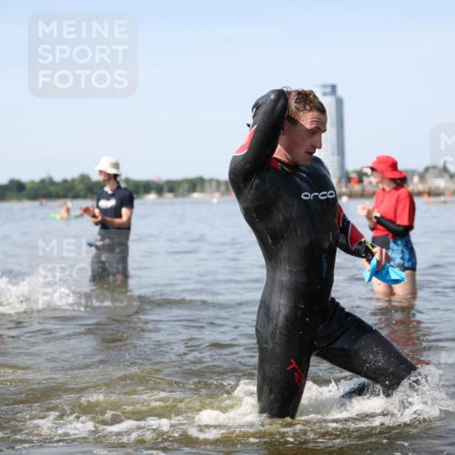 22.06.2025 - Viking Triathlon Michael Strokosch http://msf.ph/oto/8061437 22.06.2025 10:25:44 Schwimmen 2, 10, 420, 455, 485, 544, 557 meine-sportfotos.de