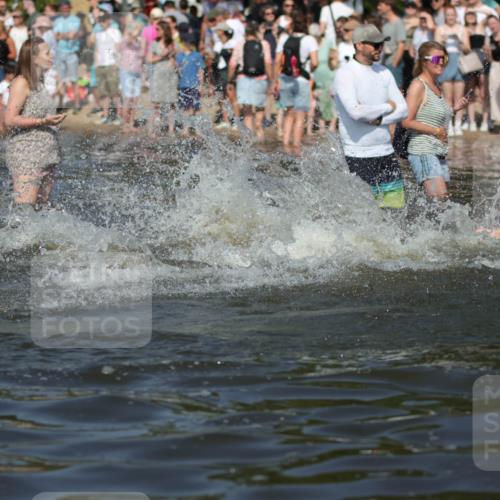 22.06.2025 - Viking Triathlon H.Heesch http://msf.ph/oto/8061438 22.06.2025 10:04:02 Schwimmen 54, 215, 220, 240, 242, 313, 315, 336, 370, 383, 433, 448, 614, 639, 657 meine-sportfotos.de