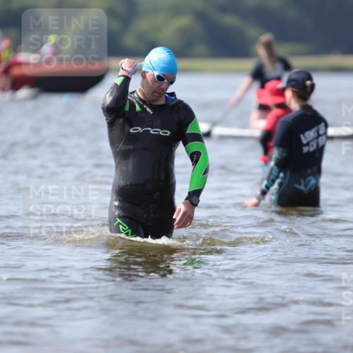 22.06.2025 - Viking Triathlon H.Heesch http://msf.ph/oto/8061439 22.06.2025 10:40:54 Schwimmen 59, 153, 266, 389, 397, 462, 496, 530 meine-sportfotos.de