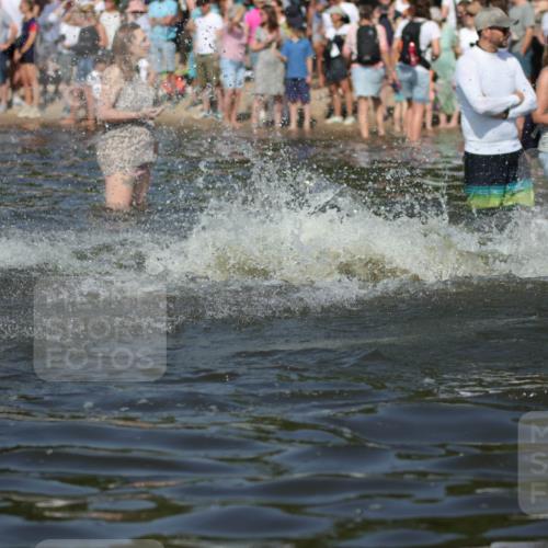 22.06.2025 - Viking Triathlon H.Heesch http://msf.ph/oto/8061443 22.06.2025 10:04:02 Schwimmen 54, 215, 220, 240, 242, 313, 315, 336, 370, 383, 433, 448, 614, 639, 657 meine-sportfotos.de