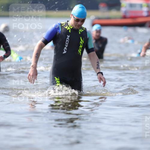 22.06.2025 - Viking Triathlon H.Heesch http://msf.ph/oto/8061444 22.06.2025 10:40:59 Schwimmen 59, 153, 314, 389, 397, 496, 530, 631 meine-sportfotos.de