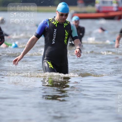 22.06.2025 - Viking Triathlon H.Heesch http://msf.ph/oto/8061450 22.06.2025 10:40:59 Schwimmen 59, 153, 314, 389, 397, 496, 530, 631 meine-sportfotos.de