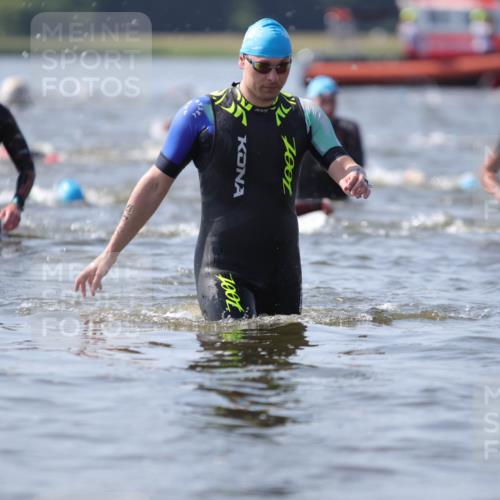 22.06.2025 - Viking Triathlon H.Heesch http://msf.ph/oto/8061454 22.06.2025 10:40:59 Schwimmen 59, 153, 314, 389, 397, 496, 530, 631 meine-sportfotos.de