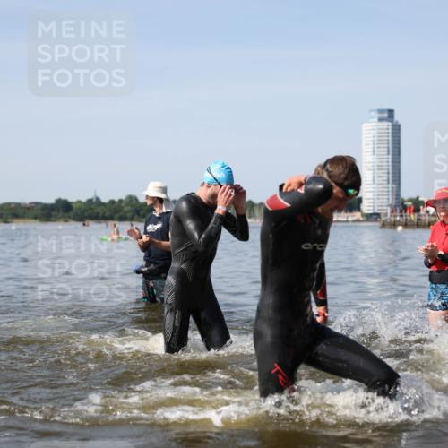 22.06.2025 - Viking Triathlon Michael Strokosch http://msf.ph/oto/8061464 22.06.2025 10:25:47 Schwimmen 2, 10, 49, 420, 455, 485, 544, 557 meine-sportfotos.de