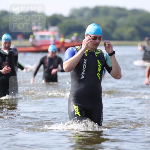 22.06.2025 - Viking Triathlon H.Heesch http://msf.ph/oto/8061465 22.06.2025 10:41:05 Schwimmen 94, 153, 314, 389, 496, 631 meine-sportfotos.de