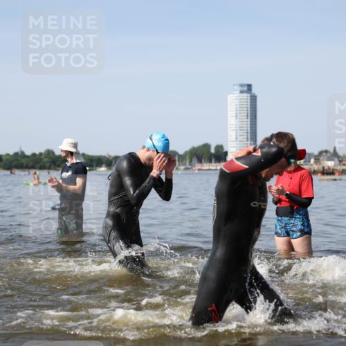 22.06.2025 - Viking Triathlon Michael Strokosch http://msf.ph/oto/8061469 22.06.2025 10:25:47 Schwimmen 2, 10, 49, 420, 455, 485, 544, 557 meine-sportfotos.de