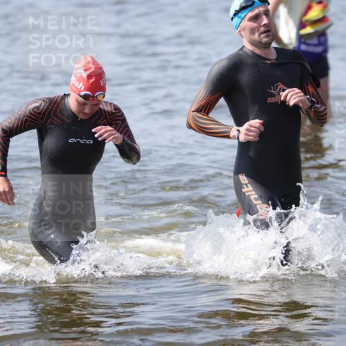 22.06.2025 - Viking Triathlon H.Heesch http://msf.ph/oto/8061480 22.06.2025 10:41:16 Schwimmen 54, 94, 153, 314, 376, 390, 496, 631 meine-sportfotos.de