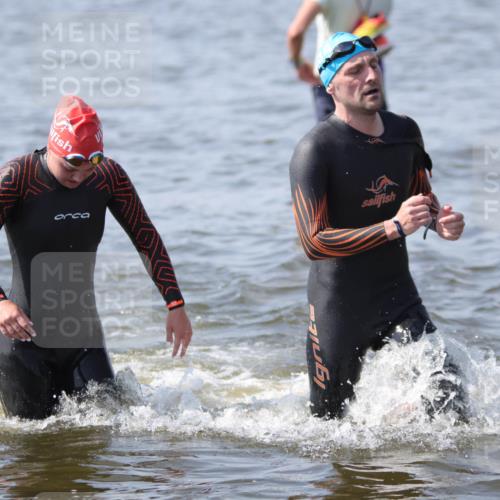22.06.2025 - Viking Triathlon H.Heesch http://msf.ph/oto/8061485 22.06.2025 10:41:16 Schwimmen 54, 94, 153, 314, 376, 390, 496, 631 meine-sportfotos.de
