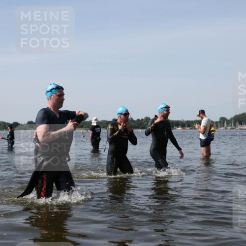 22.06.2025 - Viking Triathlon Michael Strokosch http://msf.ph/oto/8061486 22.06.2025 10:46:19 Schwimmen 121, 144, 213, 225, 406, 647 meine-sportfotos.de