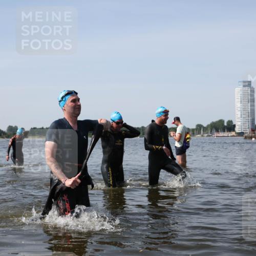 22.06.2025 - Viking Triathlon Michael Strokosch http://msf.ph/oto/8061490 22.06.2025 10:46:19 Schwimmen 121, 144, 213, 225, 406, 647 meine-sportfotos.de