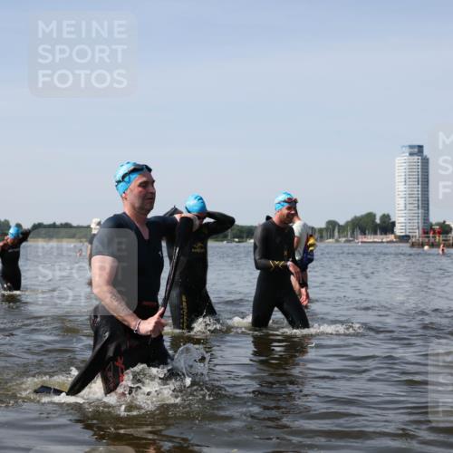 22.06.2025 - Viking Triathlon Michael Strokosch http://msf.ph/oto/8061493 22.06.2025 10:46:19 Schwimmen 121, 144, 213, 225, 406, 647 meine-sportfotos.de