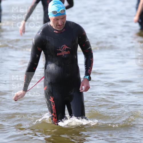 22.06.2025 - Viking Triathlon H.Heesch http://msf.ph/oto/8061497 22.06.2025 10:41:18 Schwimmen 54, 94, 314, 376, 390, 631 meine-sportfotos.de