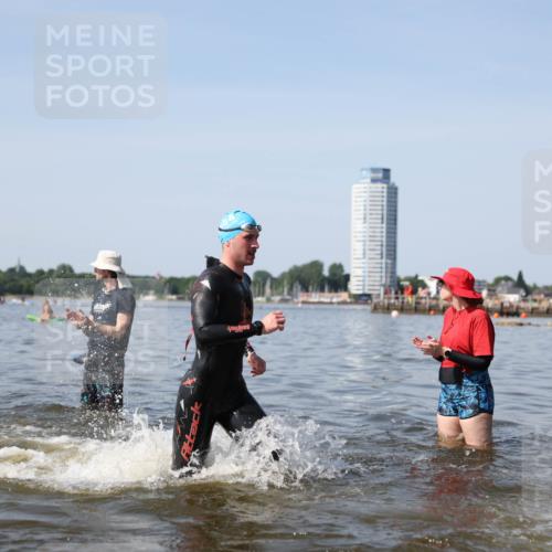 22.06.2025 - Viking Triathlon Michael Strokosch http://msf.ph/oto/8061499 22.06.2025 10:25:49 Schwimmen 10, 49, 420, 455, 485, 544, 557, 642 meine-sportfotos.de