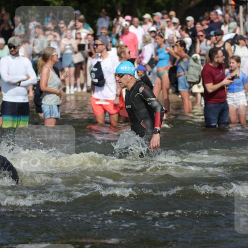 22.06.2025 - Viking Triathlon H.Heesch http://msf.ph/oto/8061509 22.06.2025 10:04:08 Schwimmen 156, 199, 220, 240, 313, 315, 351, 370, 433, 448, 474, 529, 614, 639, 657 meine-sportfotos.de