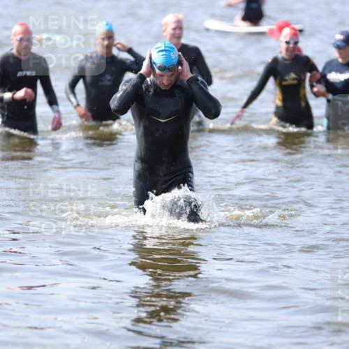 22.06.2025 - Viking Triathlon H.Heesch http://msf.ph/oto/8061515 22.06.2025 10:41:28 Schwimmen 54, 94, 194, 220, 376, 390, 505, 629 meine-sportfotos.de