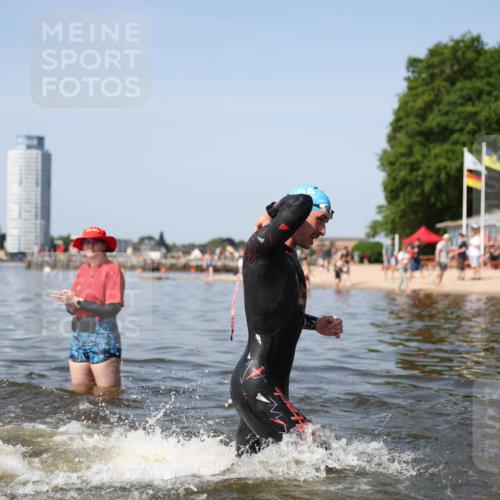 22.06.2025 - Viking Triathlon Michael Strokosch http://msf.ph/oto/8061517 22.06.2025 10:25:50 Schwimmen 10, 49, 420, 455, 485, 544, 557, 642 meine-sportfotos.de