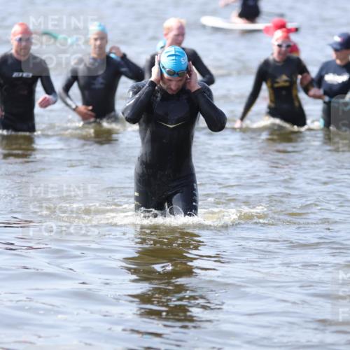 22.06.2025 - Viking Triathlon H.Heesch http://msf.ph/oto/8061520 22.06.2025 10:41:29 Schwimmen 54, 94, 142, 194, 220, 376, 390, 505, 629 meine-sportfotos.de