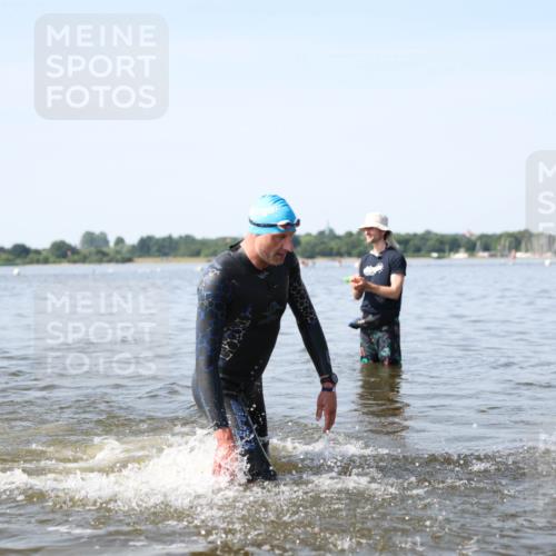22.06.2025 - Viking Triathlon Michael Strokosch http://msf.ph/oto/8061554 22.06.2025 10:25:56 Schwimmen 10, 49, 455, 485, 557, 642 meine-sportfotos.de