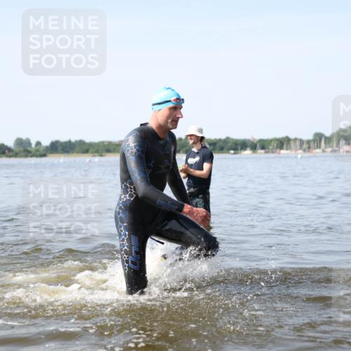 22.06.2025 - Viking Triathlon Michael Strokosch http://msf.ph/oto/8061557 22.06.2025 10:25:57 Schwimmen 10, 49, 455, 557, 617, 642 meine-sportfotos.de