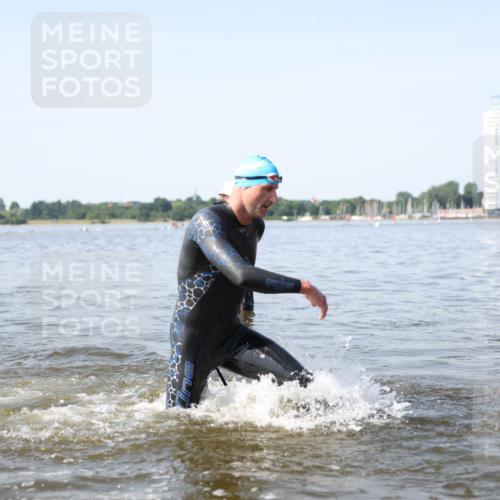22.06.2025 - Viking Triathlon Michael Strokosch http://msf.ph/oto/8061560 22.06.2025 10:25:57 Schwimmen 10, 49, 455, 557, 617, 642 meine-sportfotos.de