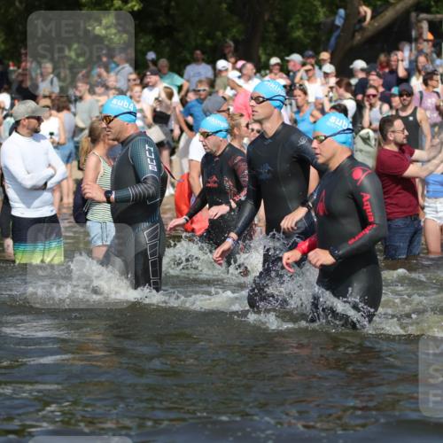 22.06.2025 - Viking Triathlon H.Heesch http://msf.ph/oto/8061566 22.06.2025 10:04:13 Schwimmen 141, 142, 156, 185, 199, 240, 276, 313, 351, 370, 448, 474, 493, 529, 614 meine-sportfotos.de