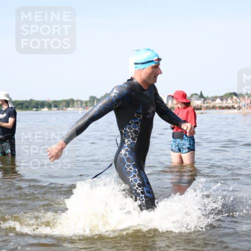 22.06.2025 - Viking Triathlon Michael Strokosch http://msf.ph/oto/8061571 22.06.2025 10:25:58 Schwimmen 49, 617, 642 meine-sportfotos.de