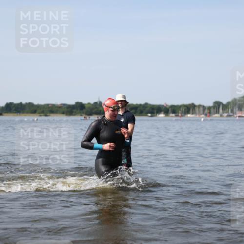 22.06.2025 - Viking Triathlon Michael Strokosch http://msf.ph/oto/8061583 22.06.2025 10:26:00 Schwimmen 49, 617, 642 meine-sportfotos.de