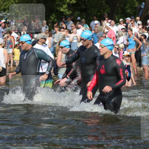 22.06.2025 - Viking Triathlon H.Heesch http://msf.ph/oto/8061585 22.06.2025 10:04:14 Schwimmen 141, 142, 156, 185, 199, 276, 351, 474, 493, 529 meine-sportfotos.de
