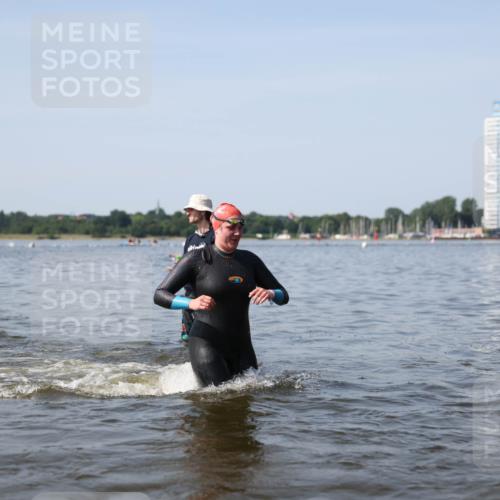 22.06.2025 - Viking Triathlon Michael Strokosch http://msf.ph/oto/8061589 22.06.2025 10:26:01 Schwimmen 49, 617, 642 meine-sportfotos.de